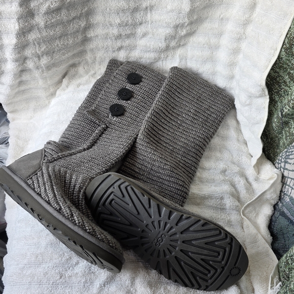 Ugg Australia Classic Cardy Triple Button Gray Knit Slip On Boots #5819 Size 7 - Picture 1 of 11